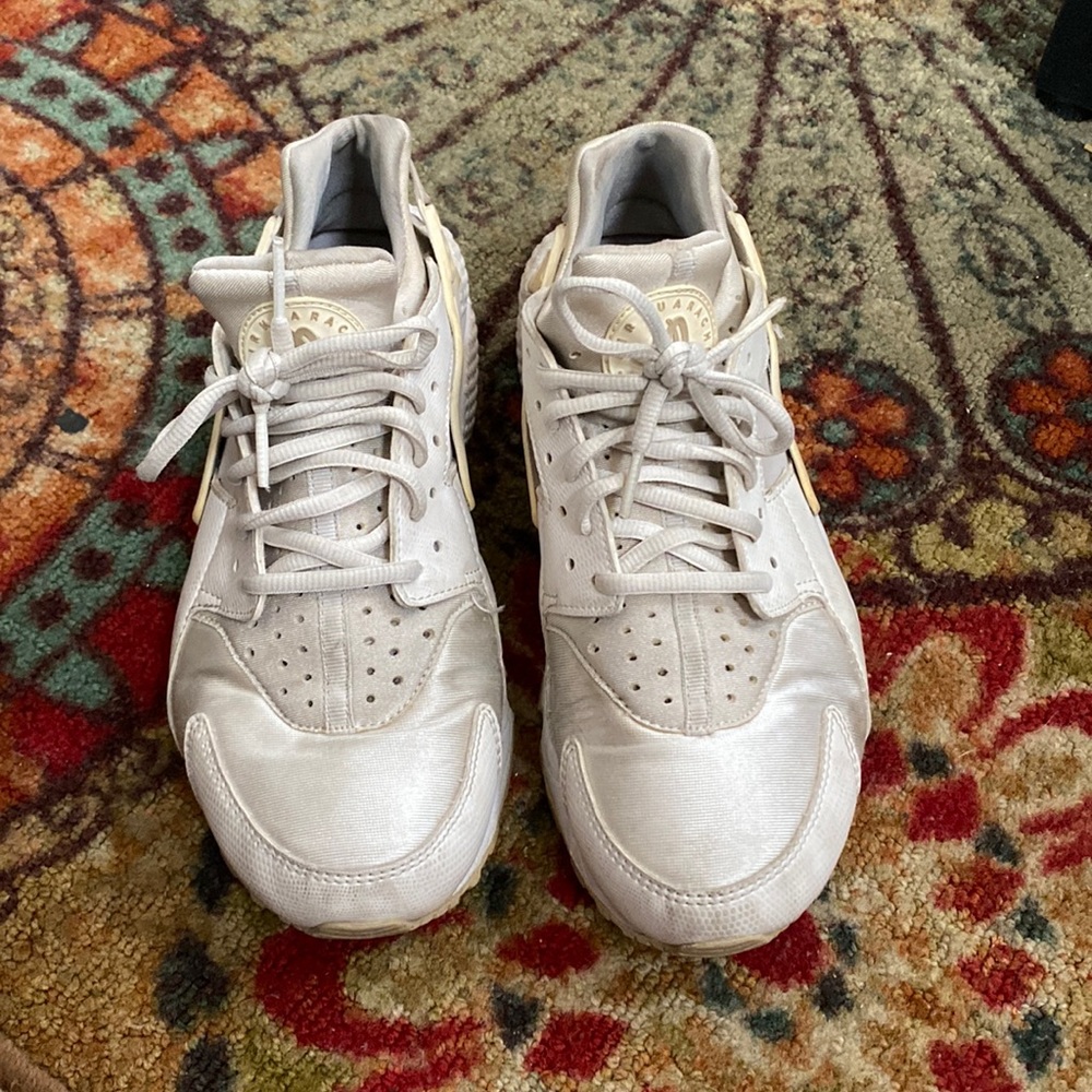 Women’s Nike Hurache size 9
